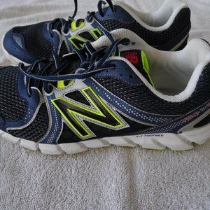 size 10.5 mens new balance running 750v2 shoes worn once :) no insoles